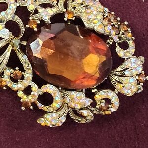 Elegant Vintage Gold and Brown Pendant/Brooch (Chain Not Included)